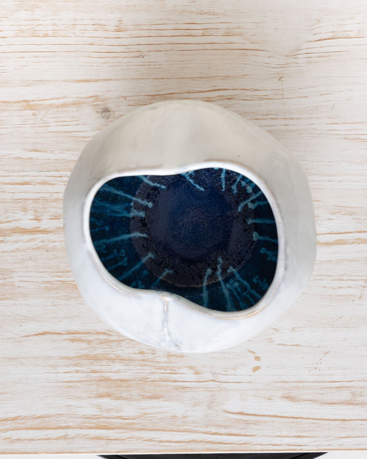 Vaso Moonjar Design con Interno Blu Craquelé - AUTHENTICO CERAMICS