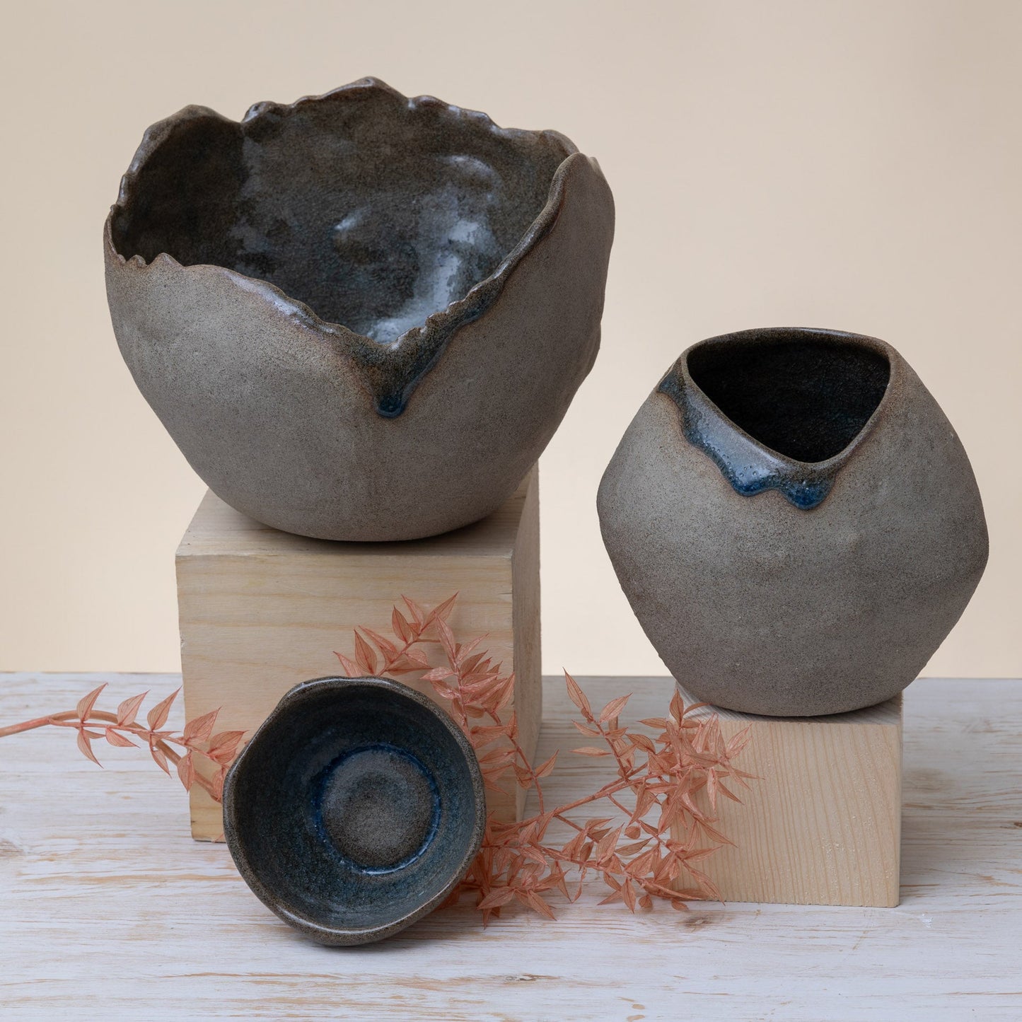 Vaso Scultura in Gres Artigianale – Grigio e Blu - AUTHENTICO CERAMICS