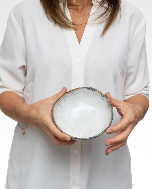 Ciotola Bianca in Gres Artigianale con Sfumature - AUTHENTICO CERAMICS