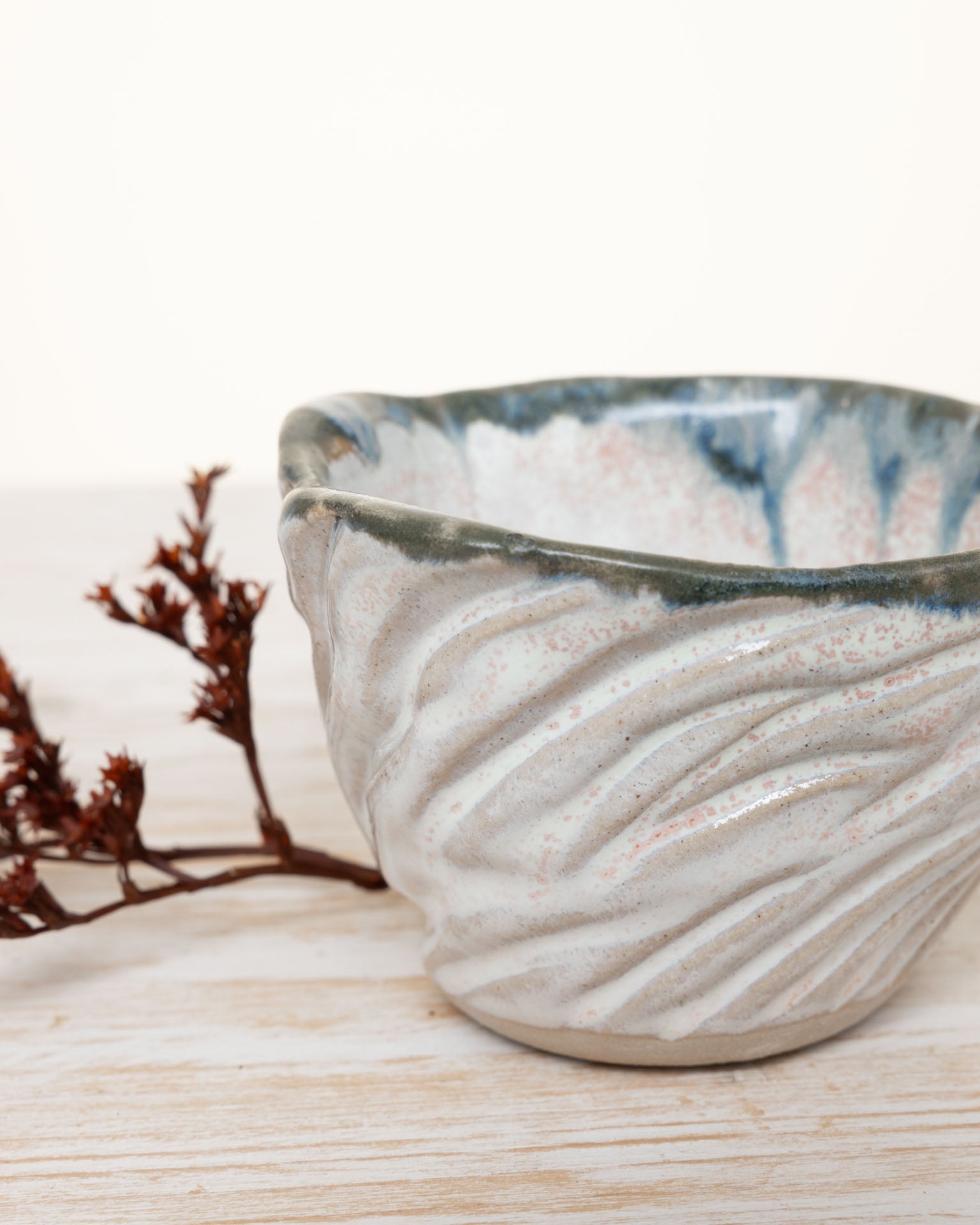 Ciotola Bianca Intarsiata in Gres Artigianale - AUTHENTICO CERAMICS