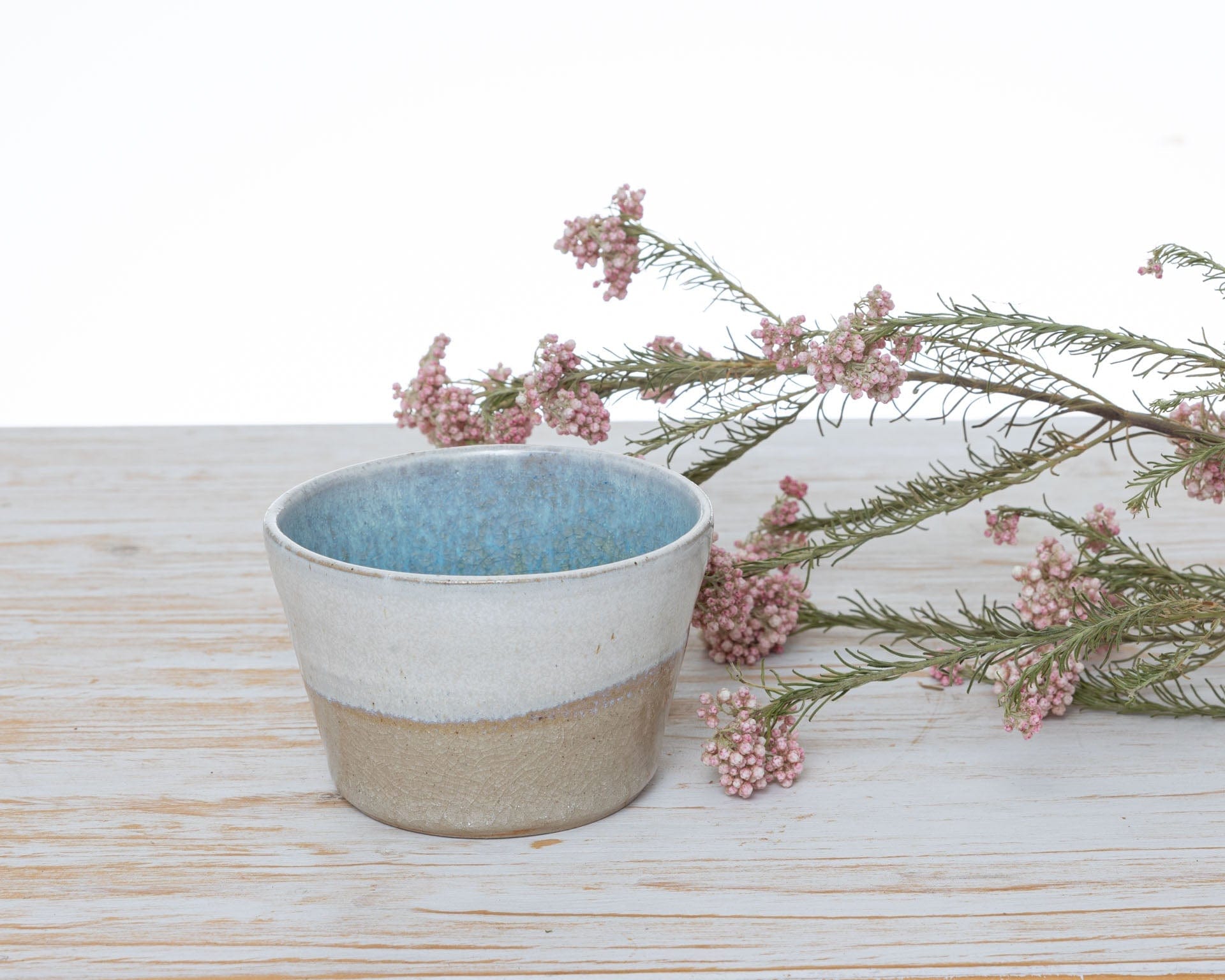 Ciotolina Artigianale Bianca e Beige con Interno Blu - AUTHENTICO CERAMICS