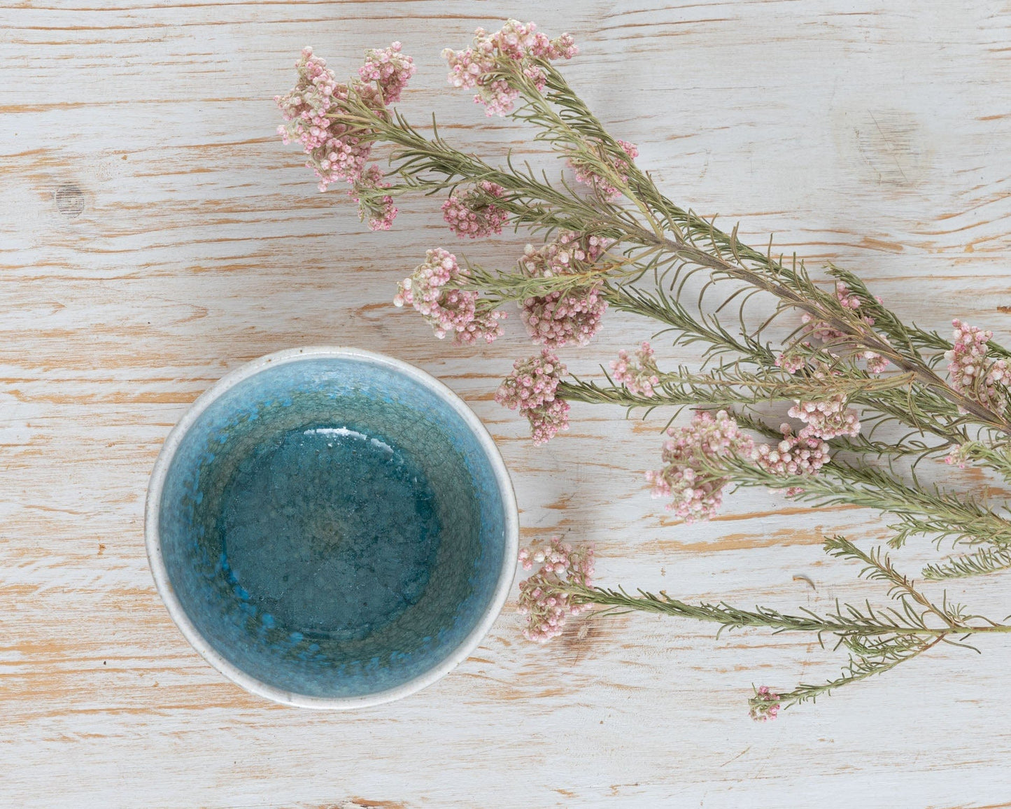 Ciotolina Artigianale Bianca e Beige con Interno Blu - AUTHENTICO CERAMICS
