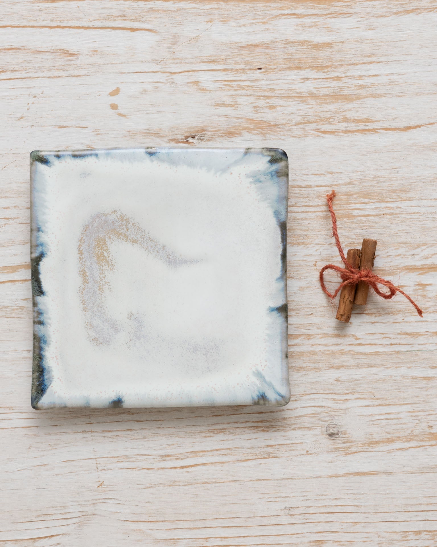 Piatto Quadrato Artigianale in Gres con Sfumature - AUTHENTICO CERAMICS