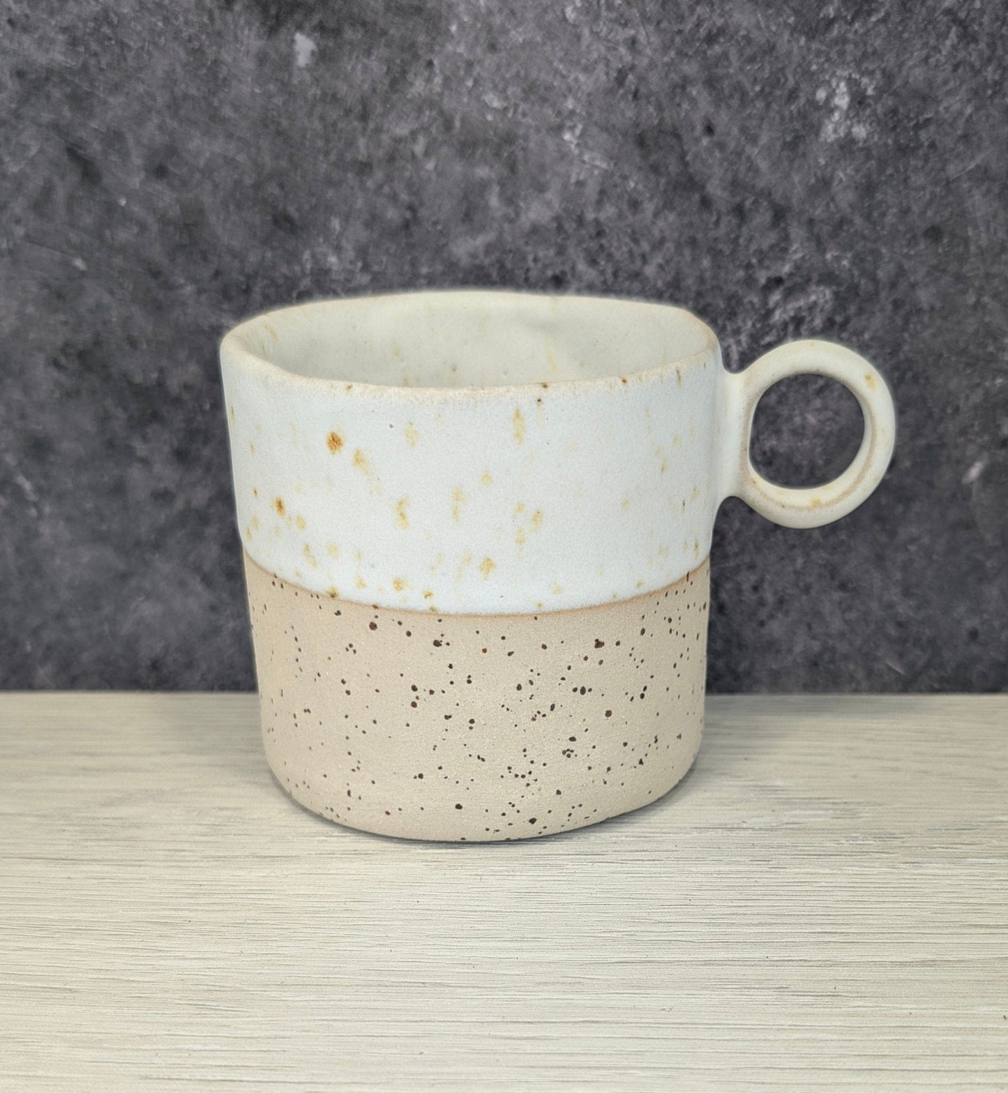 Tazza Beige Puntinata – Ceramica Fatta a Mano - AUTHENTICO CERAMICS