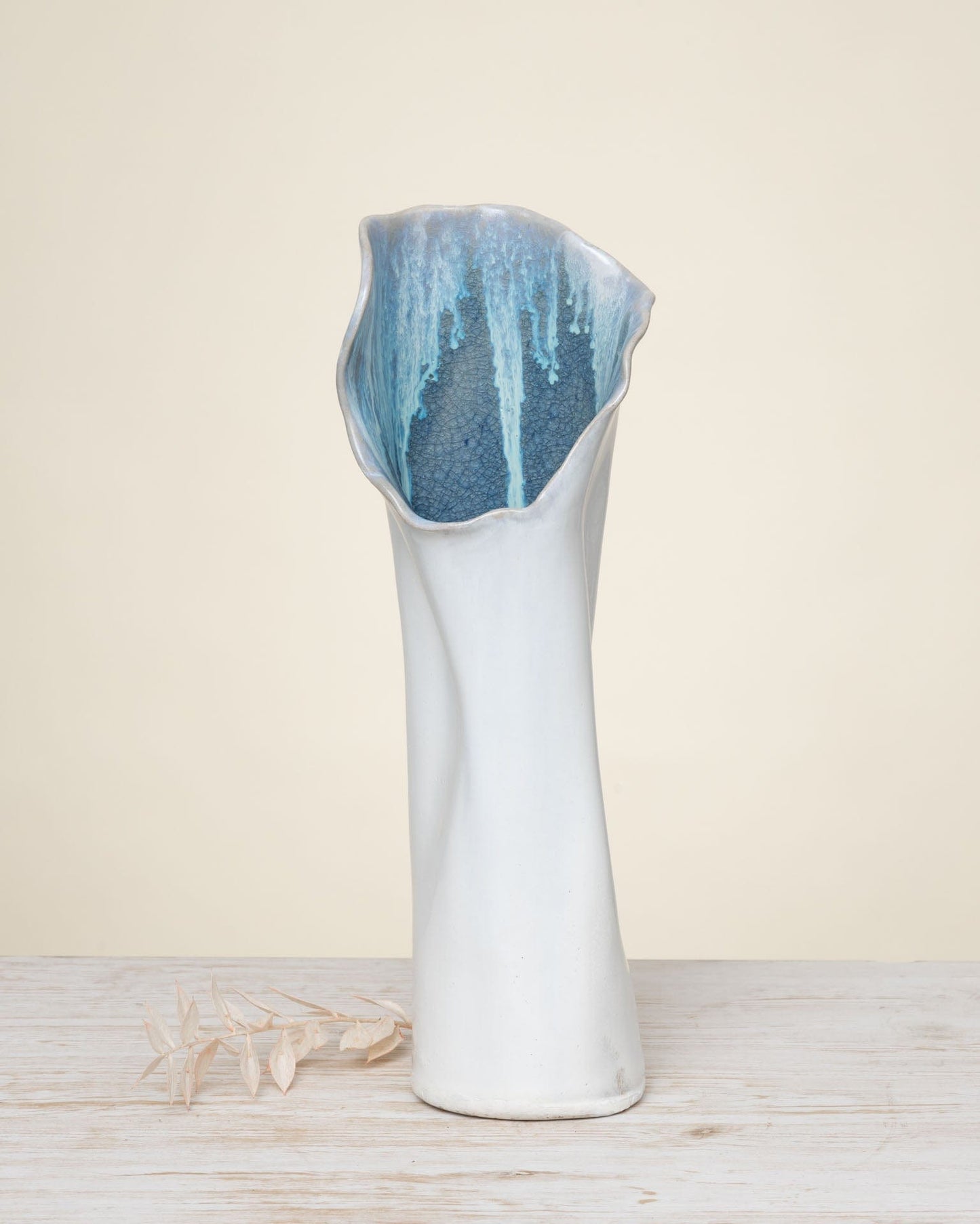 Vaso Alto Bianco con Interno Blu Craquelé - AUTHENTICO CERAMICS