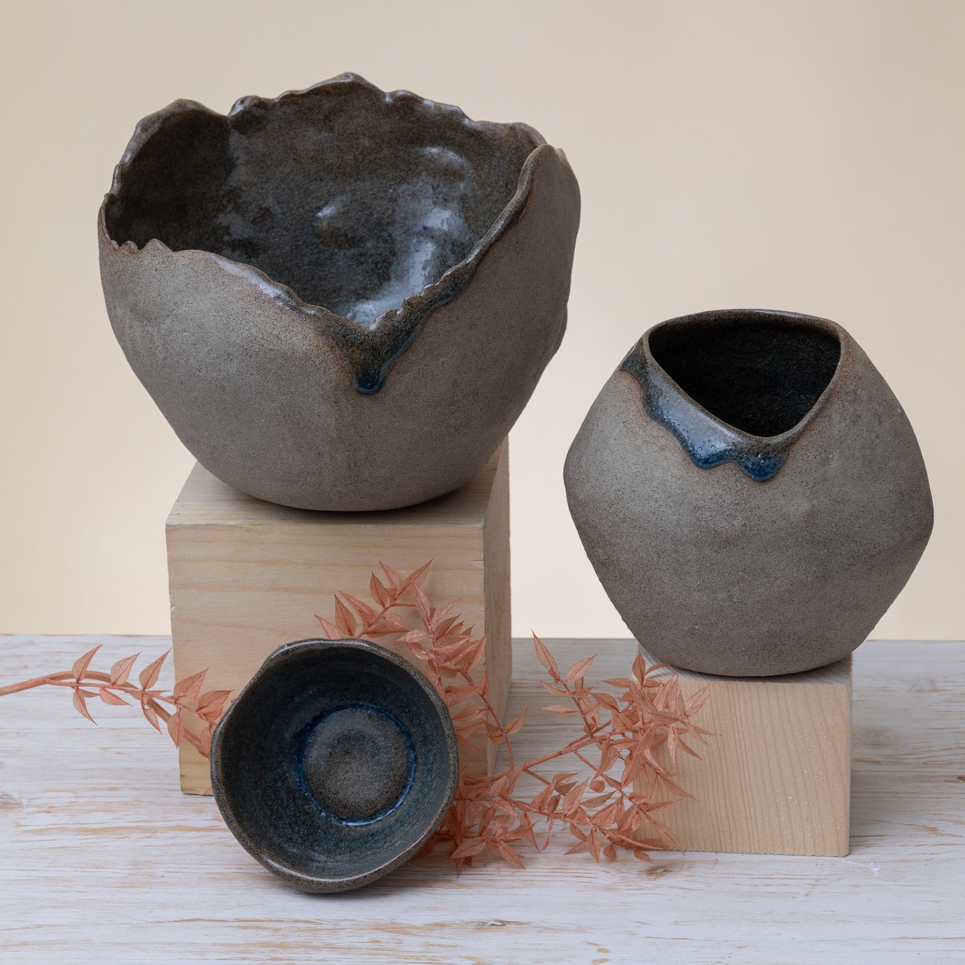 Vaso Scultura in Gres Artigianale – Grigio e Blu - AUTHENTICO CERAMICS