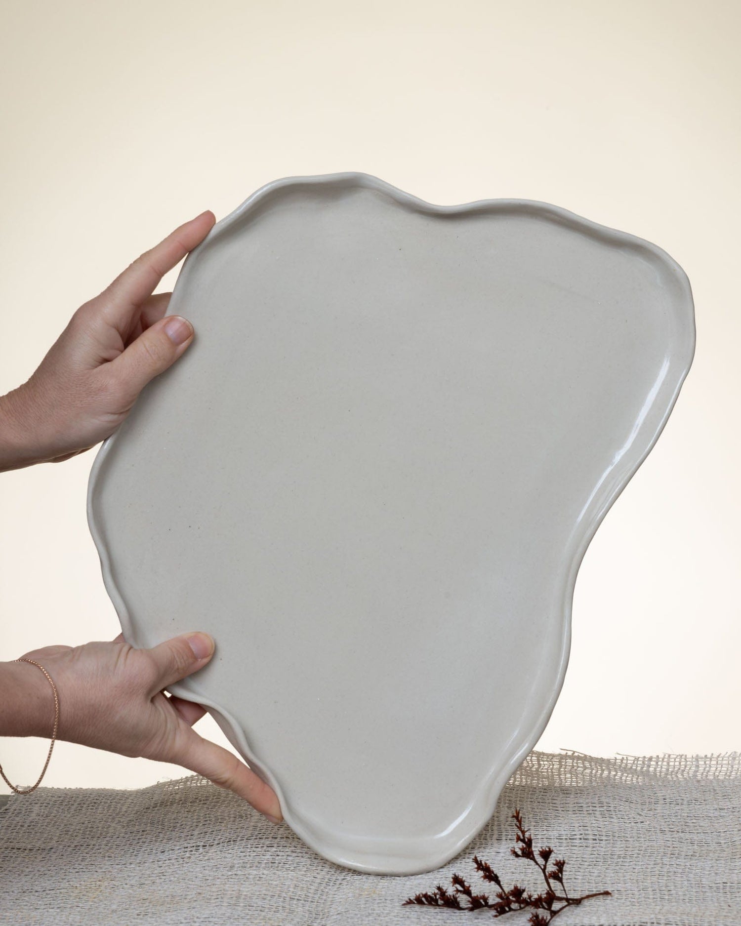 Vassoio Beige Minimal in Gres – Design Naturale - AUTHENTICO CERAMICS